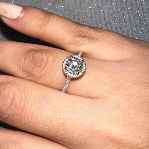 14 Karat White Gold Diamond Engagement Ring aprox .94kt Total